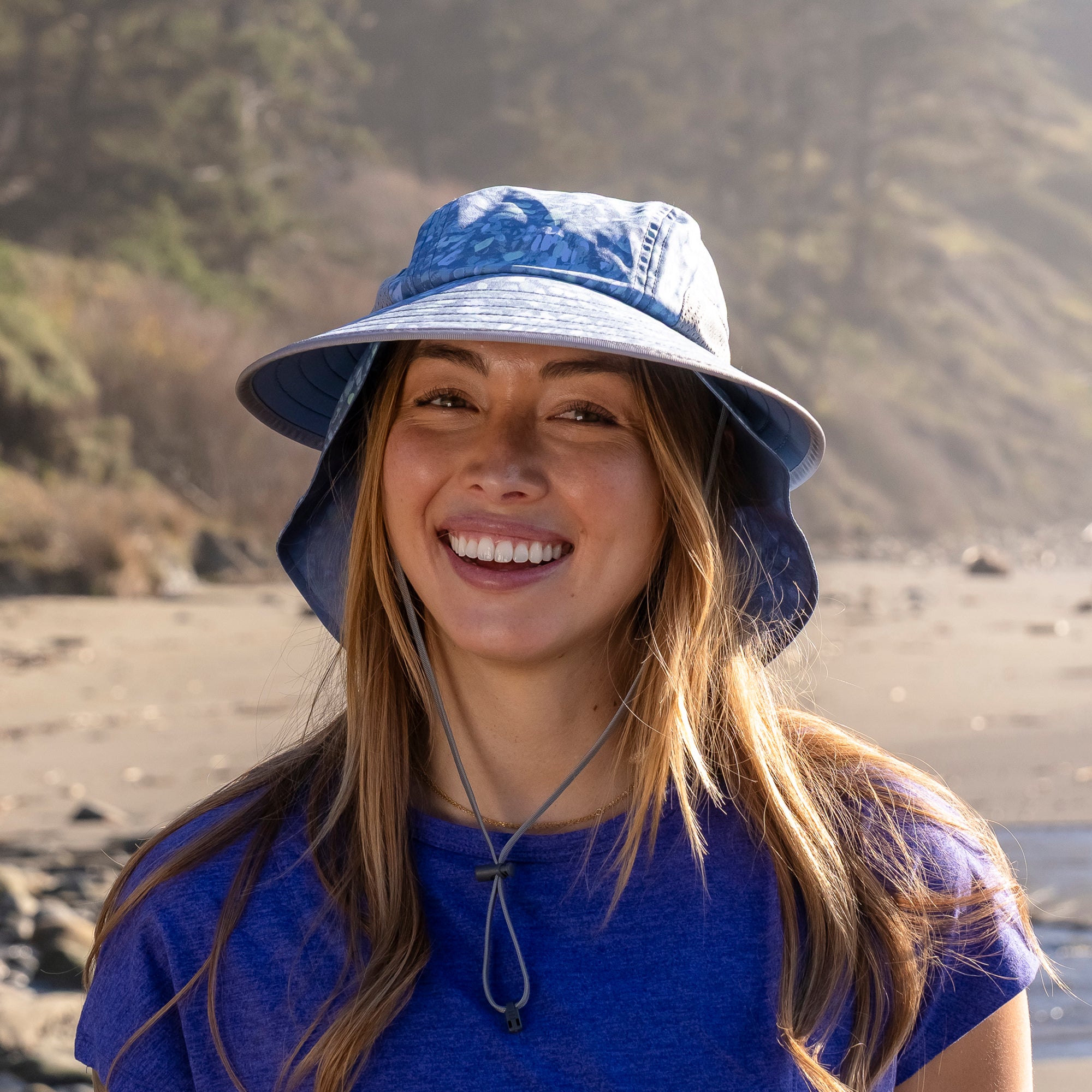 A woman wearing a Sunday Afternoons Sport Hat in the Horizon Pebblestone color.